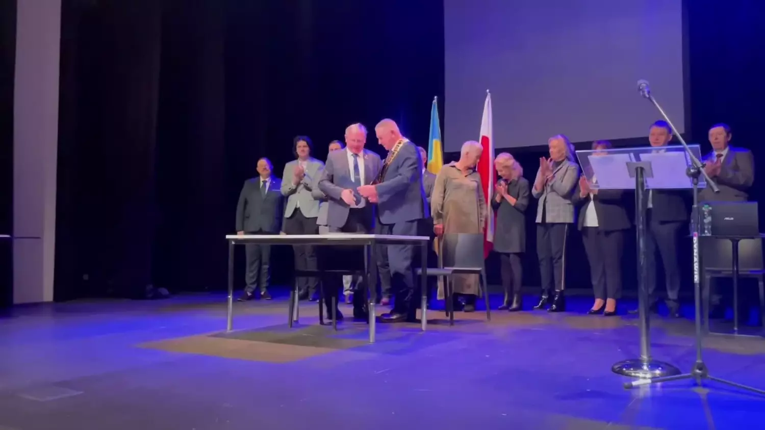 fdownloadernet-904606461771088-1080p.mp4